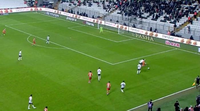 Trioda Beşiktaş - Alanyaspor maçının tartışmalı pozisyonları değerlendirildi: İlk golden önce faul var mı