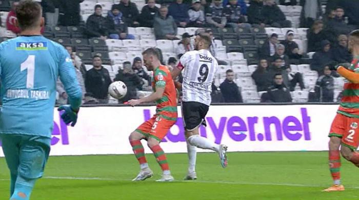 Trioda Beşiktaş - Alanyaspor maçının tartışmalı pozisyonları değerlendirildi: İlk golden önce faul var mı