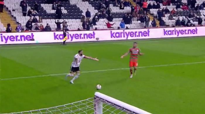 Trioda Beşiktaş - Alanyaspor maçının tartışmalı pozisyonları değerlendirildi: İlk golden önce faul var mı