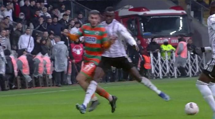 Trioda Beşiktaş - Alanyaspor maçının tartışmalı pozisyonları değerlendirildi: İlk golden önce faul var mı