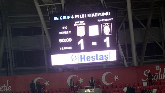 Geri çekildiler