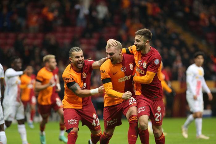 Galatasaray - Kayserispor maçından ekranlara yansımayan kareler