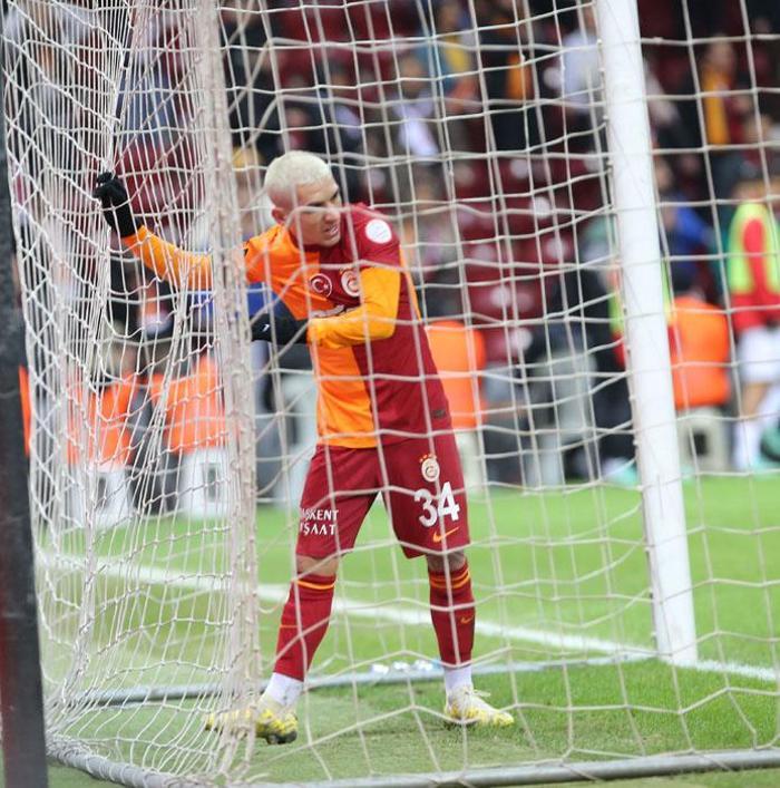 Galatasaray - Kayserispor maçından ekranlara yansımayan kareler