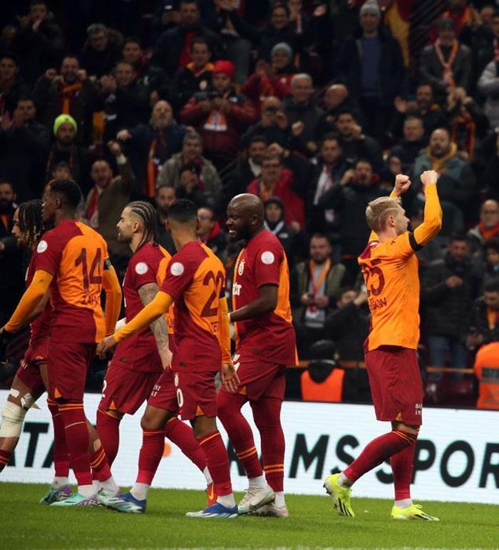Galatasaray - Kayserispor maçından ekranlara yansımayan kareler
