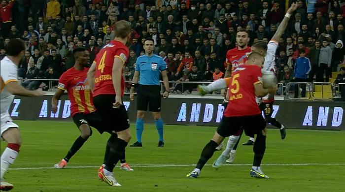 Trioda Galatasaray - Kayserispor maçının tartışmalı pozisyonları değerlendirildi: İptal edilen gol, verilen penaltılar...