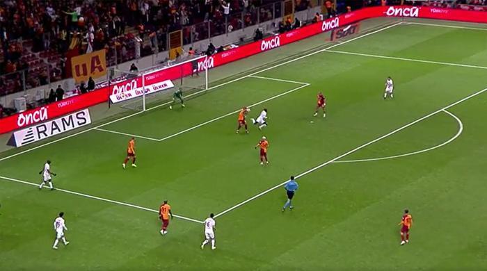 Trioda Galatasaray - Kayserispor maçının tartışmalı pozisyonları değerlendirildi: İptal edilen gol, verilen penaltılar...