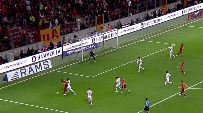 Trioda Galatasaray - Kayserispor maçının tartışmalı pozisyonları değerlendirildi: İptal edilen gol, verilen penaltılar...