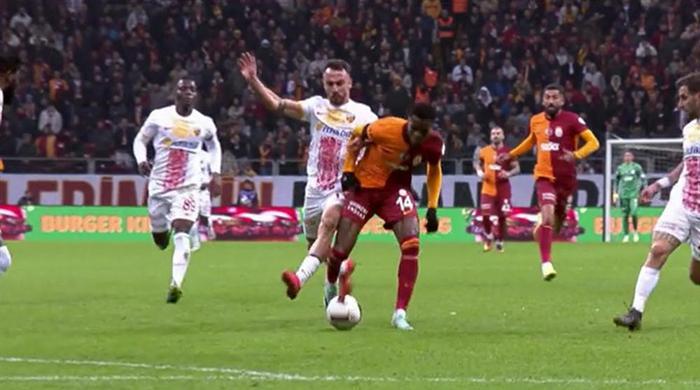 Trioda Galatasaray - Kayserispor maçının tartışmalı pozisyonları değerlendirildi: İptal edilen gol, verilen penaltılar...