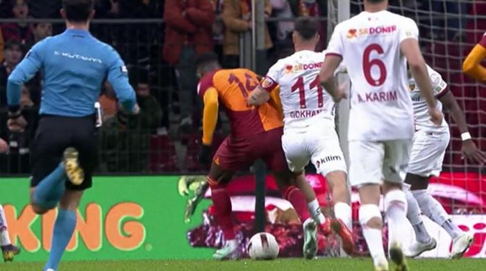 Trioda Galatasaray - Kayserispor maçının tartışmalı pozisyonları değerlendirildi: İptal edilen gol, verilen penaltılar...