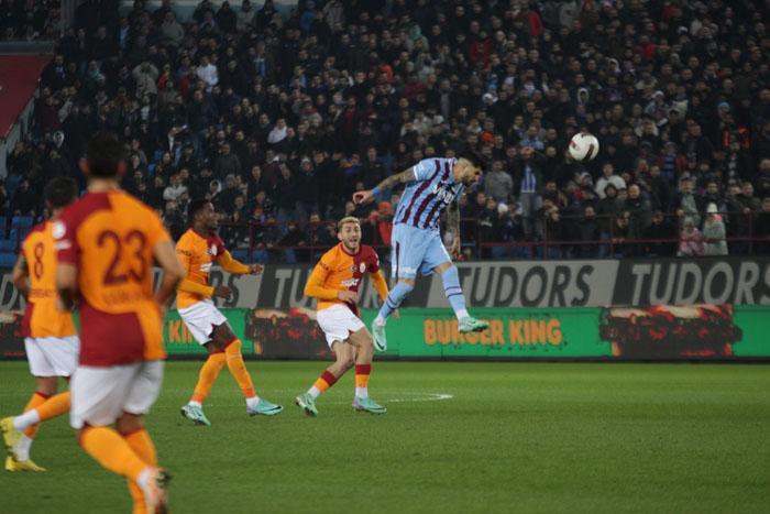 Trabzonspor - Galatasaray maçından ekrana yansımayan görüntüler