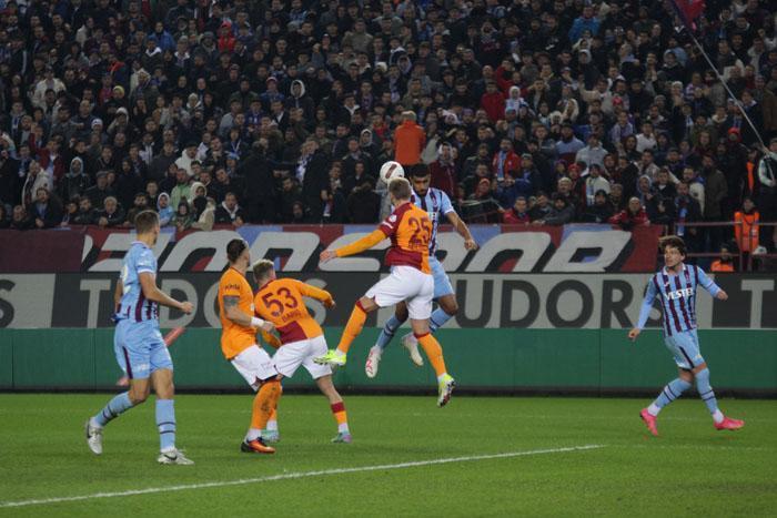 Trabzonspor - Galatasaray maçından ekrana yansımayan görüntüler