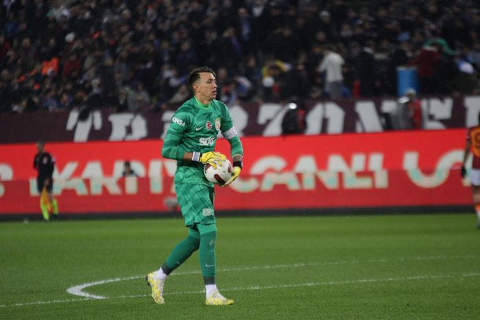 Trabzonspor - Galatasaray maçından ekrana yansımayan görüntüler