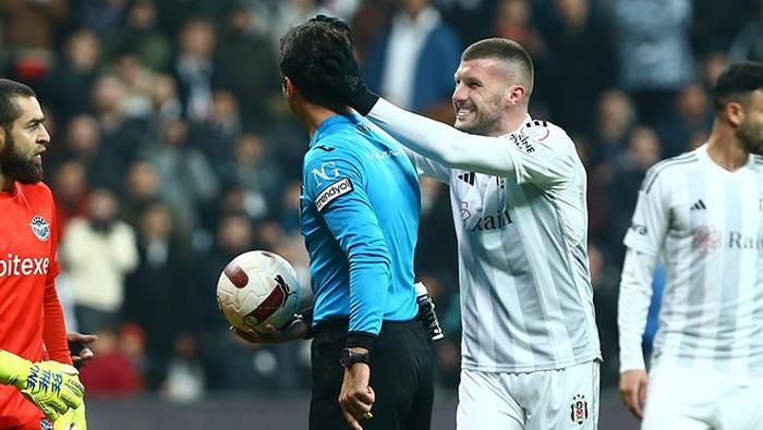 Deniz Çoban, Beşiktaş - Adana Demirspor maçındaki hakem kararlarını tek tek inceledi İki net penaltıyı vermedi Kırmızı kart görmeliydi