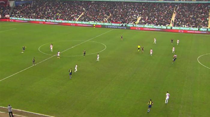 Trioda Antalyaspor - Fenerbahçe maçının tartışmalı pozisyonları değerlendirildi: Penaltı beklenen anlar...