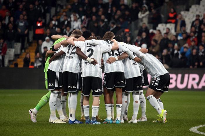 Beşiktaş - Trabzonspor derbisine damga vuran görüntüler