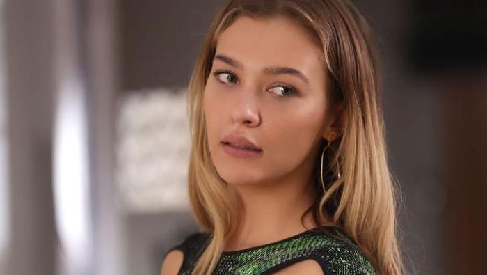 Güzel oyuncu Melisa Döngel kalbini Galatasaraylı yıldıza kaptırdı Sürpriz aşk gündem oldu