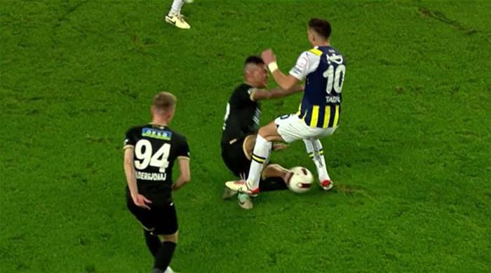 Trioda Fenerbahçe - Alanyaspor maçının tartışmalı pozisyonları değerlendirildi: Kırmızı kart beklenen anlar, verilen penaltı kararı...
