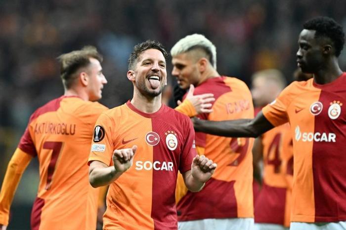 Galatasarayda 10 numara hedefi Mertensin yerine iki aday...