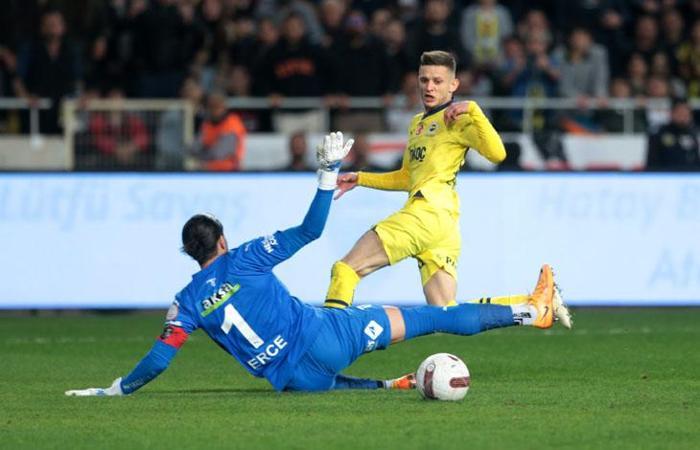 Fenerbahçenin Hatay galibiyeti sonrası yıldız isme övgü yağdı Bedava ders alıyorlar Çok kıymetli...