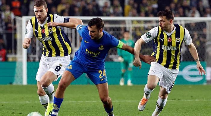 MERT HAKAN 10 DAKİKADA SAKATLANDI