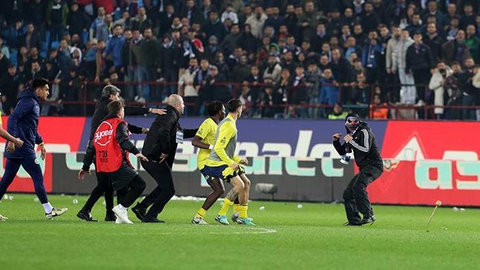 Trabzonspor - Fenerbahçe maçının ardından çıkan olaylar İşte o görüntüler