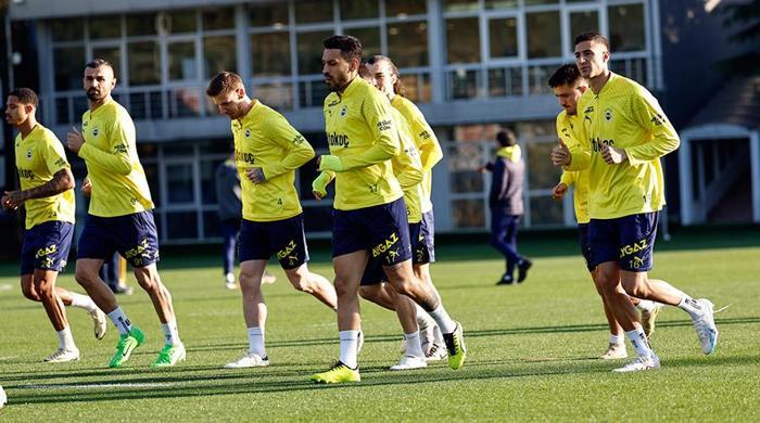 Fenerbahçe, Olympiakos maçı için İstanbuldaki hazırlıklarını tamamladı Ali Koç, takımla bir araya geldi...