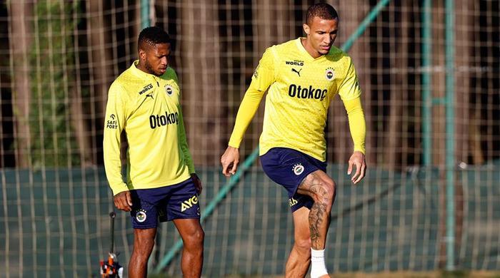 Fenerbahçe, Olympiakos maçı için İstanbuldaki hazırlıklarını tamamladı Ali Koç, takımla bir araya geldi...
