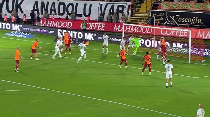 Trioda Alanyaspor - Galatasaray maçının tartışmalı pozisyonları değerlendirildi: İptal edilen gol, penaltı beklenen an, kırmızı kart kararı...