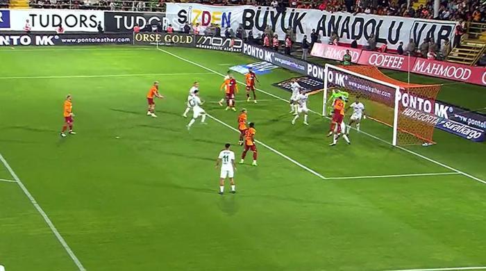 Trioda Alanyaspor - Galatasaray maçının tartışmalı pozisyonları değerlendirildi: İptal edilen gol, penaltı beklenen an, kırmızı kart kararı...
