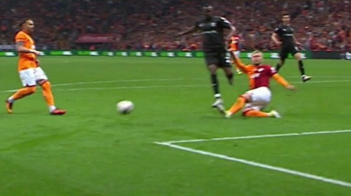 Trioda Galatasaray - Pendikspor maçının tartışmalı pozisyonları değerlendirildi: Penaltı beklenen anlar, faul şüphesi olan gol, tekrar edilen penaltı vuruşu...