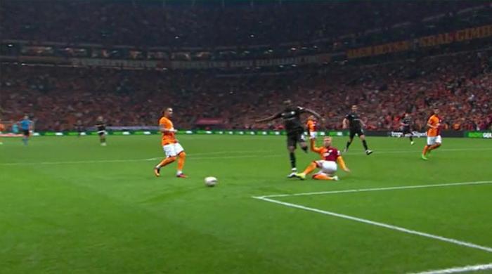Trioda Galatasaray - Pendikspor maçının tartışmalı pozisyonları değerlendirildi: Penaltı beklenen anlar, faul şüphesi olan gol, tekrar edilen penaltı vuruşu...