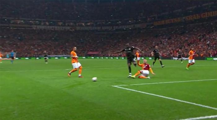 Trioda Galatasaray - Pendikspor maçının tartışmalı pozisyonları değerlendirildi: Penaltı beklenen anlar, faul şüphesi olan gol, tekrar edilen penaltı vuruşu...