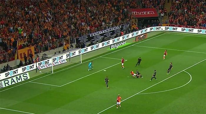 Trioda Galatasaray - Pendikspor maçının tartışmalı pozisyonları değerlendirildi: Penaltı beklenen anlar, faul şüphesi olan gol, tekrar edilen penaltı vuruşu...