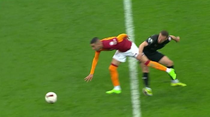 Trioda Galatasaray - Pendikspor maçının tartışmalı pozisyonları değerlendirildi: Penaltı beklenen anlar, faul şüphesi olan gol, tekrar edilen penaltı vuruşu...