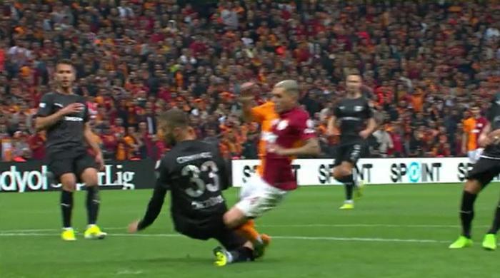 Trioda Galatasaray - Pendikspor maçının tartışmalı pozisyonları değerlendirildi: Penaltı beklenen anlar, faul şüphesi olan gol, tekrar edilen penaltı vuruşu...