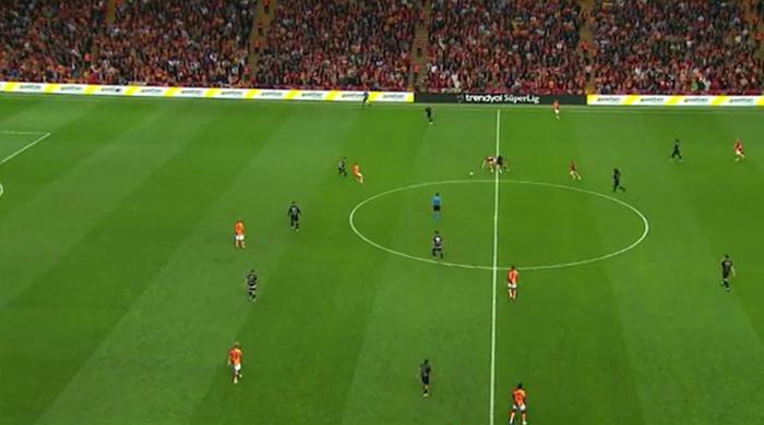 Trioda Galatasaray - Pendikspor maçının tartışmalı pozisyonları değerlendirildi: Penaltı beklenen anlar, faul şüphesi olan gol, tekrar edilen penaltı vuruşu...