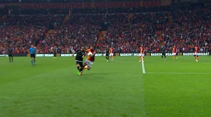 Trioda Galatasaray - Pendikspor maçının tartışmalı pozisyonları değerlendirildi: Penaltı beklenen anlar, faul şüphesi olan gol, tekrar edilen penaltı vuruşu...