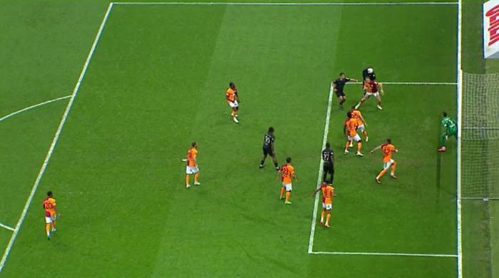 Trioda Galatasaray - Pendikspor maçının tartışmalı pozisyonları değerlendirildi: Penaltı beklenen anlar, faul şüphesi olan gol, tekrar edilen penaltı vuruşu...