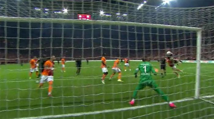 Trioda Galatasaray - Pendikspor maçının tartışmalı pozisyonları değerlendirildi: Penaltı beklenen anlar, faul şüphesi olan gol, tekrar edilen penaltı vuruşu...