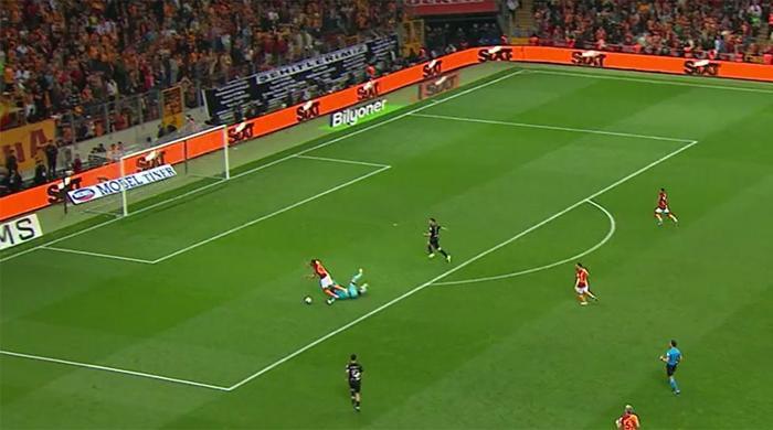 Trioda Galatasaray - Pendikspor maçının tartışmalı pozisyonları değerlendirildi: Penaltı beklenen anlar, faul şüphesi olan gol, tekrar edilen penaltı vuruşu...