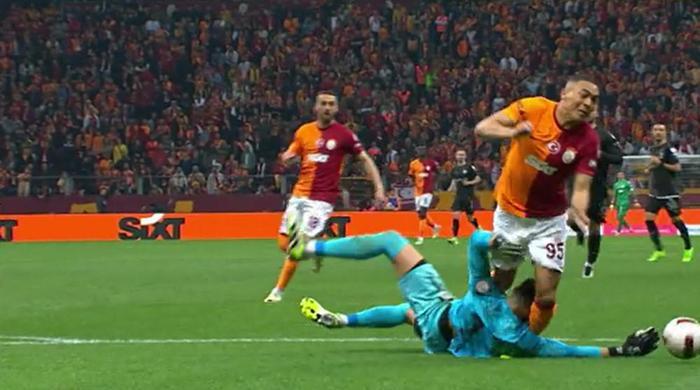 Trioda Galatasaray - Pendikspor maçının tartışmalı pozisyonları değerlendirildi: Penaltı beklenen anlar, faul şüphesi olan gol, tekrar edilen penaltı vuruşu...