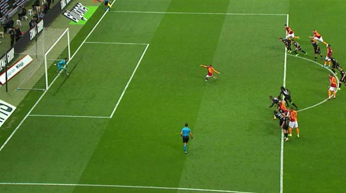 Trioda Galatasaray - Pendikspor maçının tartışmalı pozisyonları değerlendirildi: Penaltı beklenen anlar, faul şüphesi olan gol, tekrar edilen penaltı vuruşu...