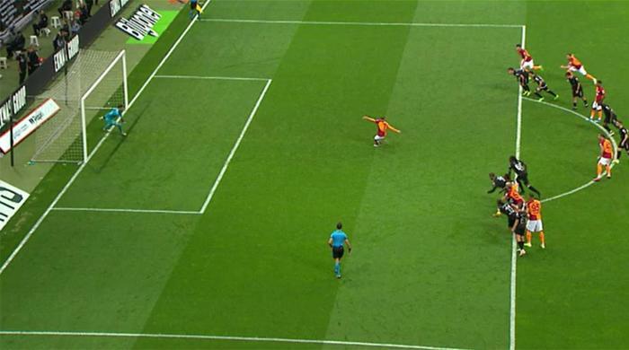 Trioda Galatasaray - Pendikspor maçının tartışmalı pozisyonları değerlendirildi: Penaltı beklenen anlar, faul şüphesi olan gol, tekrar edilen penaltı vuruşu...