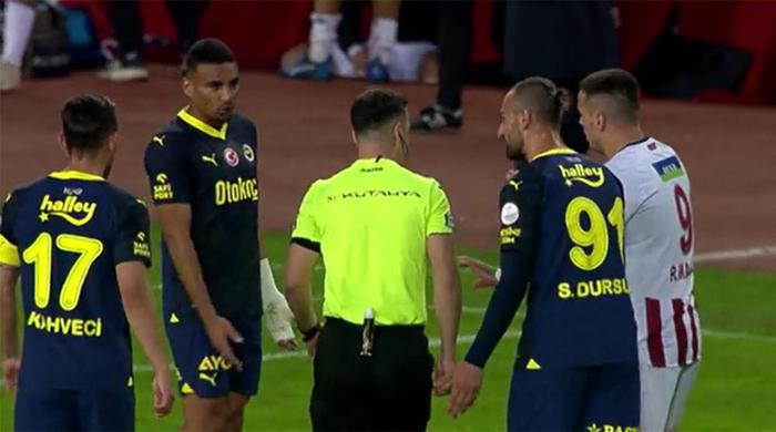 Trioda Sivasspor - Fenerbahçe maçının tartışmalı pozisyonları değerlendirildi: VAR müdahalesiyle verilen penaltıda karar doğru mu