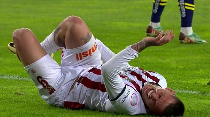 Trioda Sivasspor - Fenerbahçe maçının tartışmalı pozisyonları değerlendirildi: VAR müdahalesiyle verilen penaltıda karar doğru mu