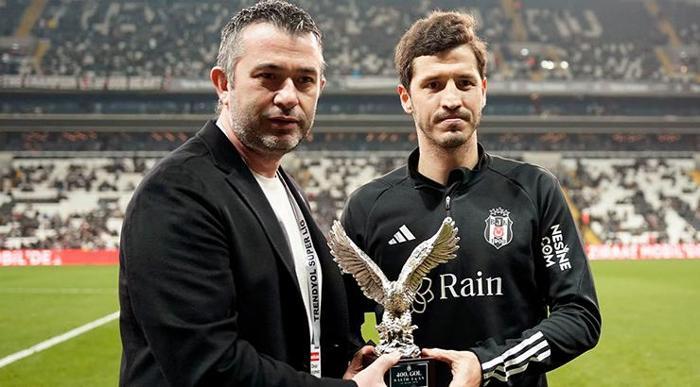 Beşiktaşta 2 ayrılık kararı bir sürpriz görüşme
