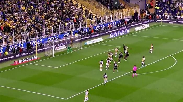 Trioda Fenerbahçe - Beşiktaş derbisinin tartışmalı pozisyonları değerlendirildi: Kırmızı kart kararı, penaltı beklentisi, ikinci sarı ihtimali...