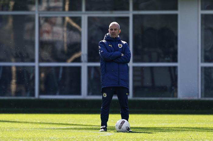 Fenerbahçede İsmail Kartal en sonunda patladı Galatasarayı hedef aldı