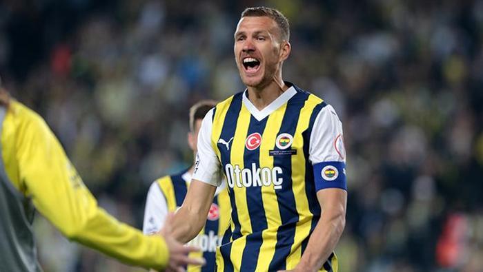 Fenerbahçede İsmail Kartal en sonunda patladı Galatasarayı hedef aldı