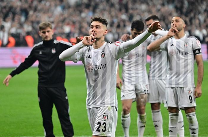 Beşiktaşın yıldızı Ernest Muçiye sürpriz teklif